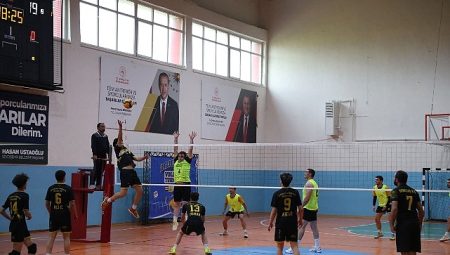Konya Büyükşehirin Voleybol Turnuvasında 25 İlçede 2.460 Atlet Heyecana Ortak Oluyor